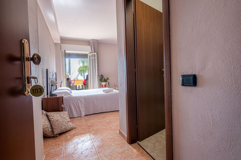 Bedroom 2, Hotel Ristorante L'Orizzonte, Crotone