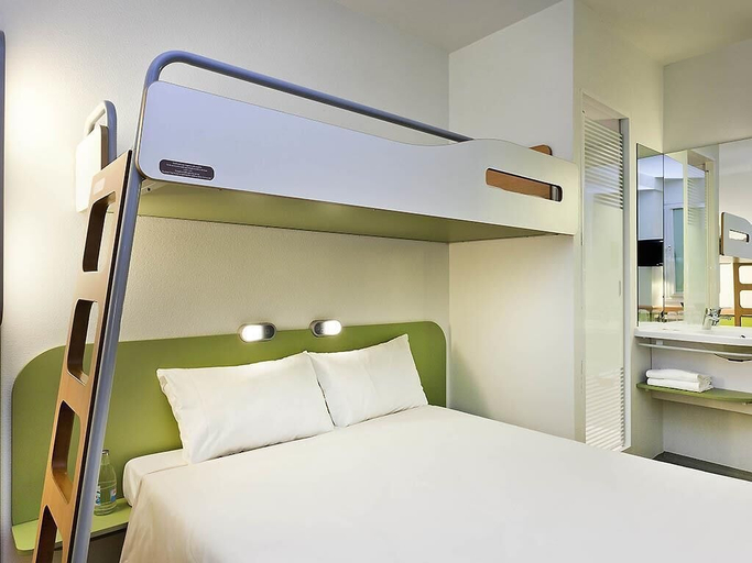 Bedroom 3, ibis budget Deauville, Calvados