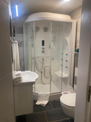 Bathroom 2, THE GROVE ESSIPONG BEACH RESORT, Shama Ahanta East