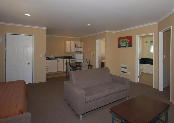 Living area 4, Discovery Motor Lodge, Masterton