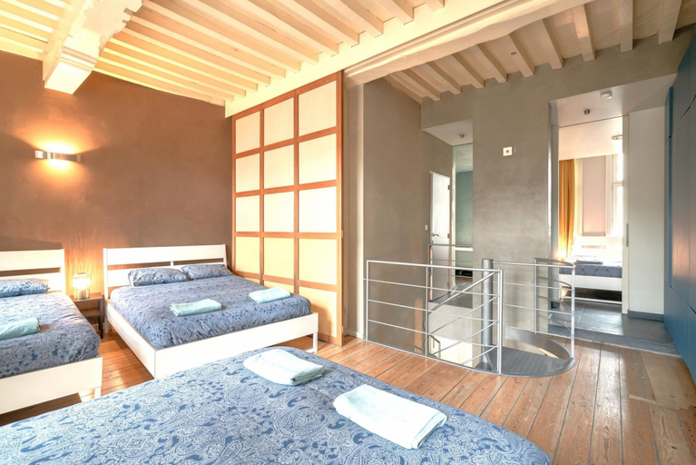 Room 4, Spacious Duplex in Antwerp Old Town, Antwerpen