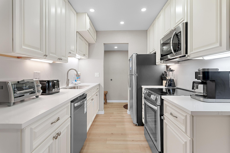 Private kitchen 2, Seascape Golf Villas 22d- Paws & Putts by the Sea, Walton