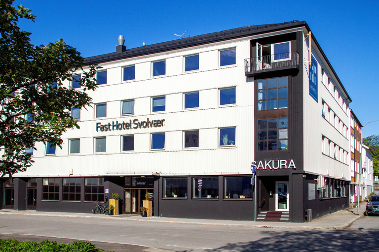 Exterior & Views