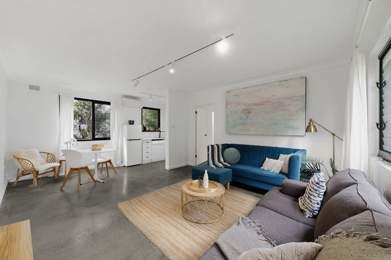 Living room 2, Beachside 1-bed Retreat With Parking Cronulla, Sutherland Shire - East