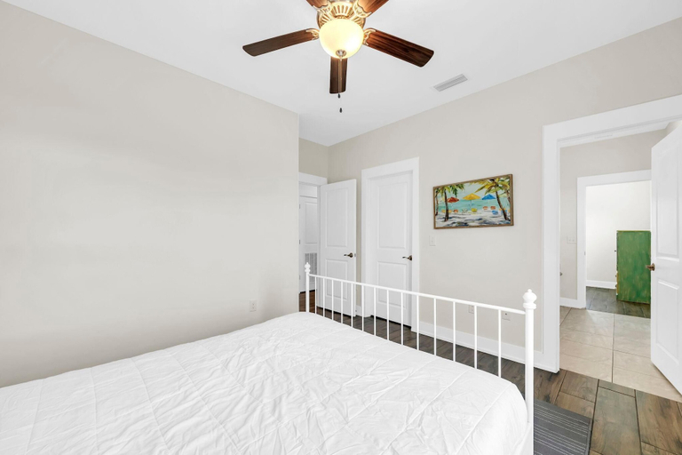 Room 2, Sunshine & Sea Breezes, Bay