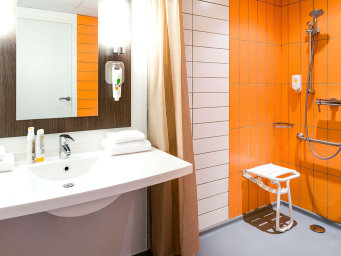 Bathroom 4, Ibis Styles Lyon Part Dieu, Rhône