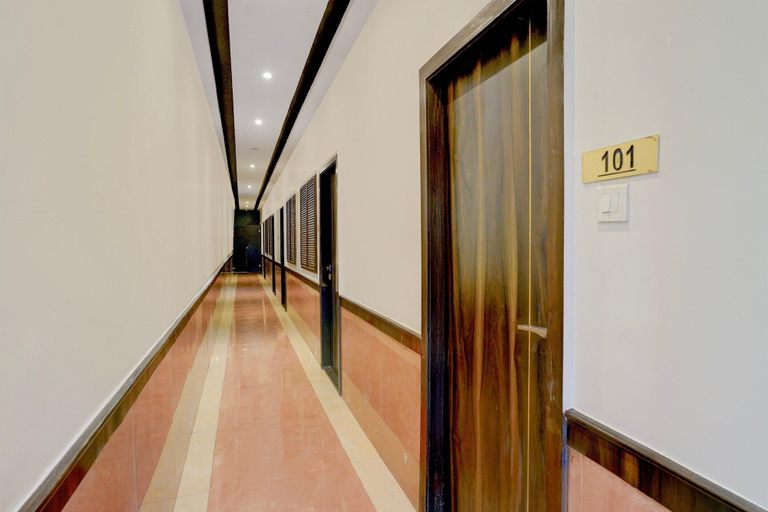 Interior 4, Deluxe Hotel Amour, Mumbai Suburban