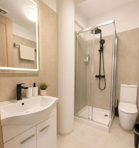 Bathroom 4, Valentinos Apartments