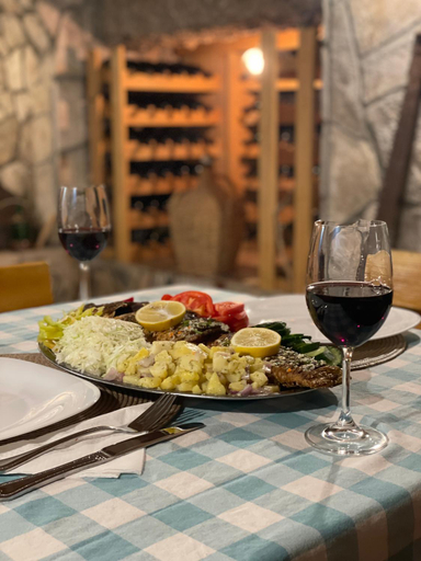 Food & Drinks 4, Country House Djurisic