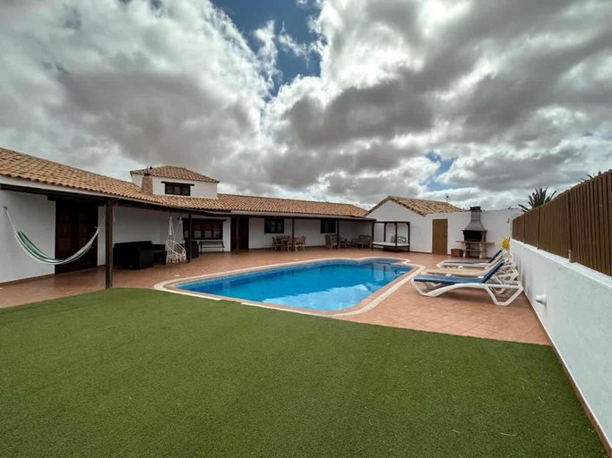 Sport & Beauty 5, Villa with pool in the centre of Fuerteventura, Las Palmas