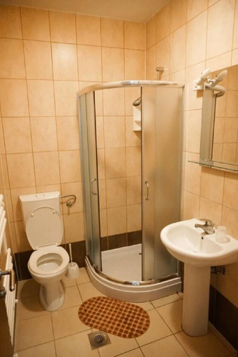 Bathroom 3, Hotel Mediteraneo
