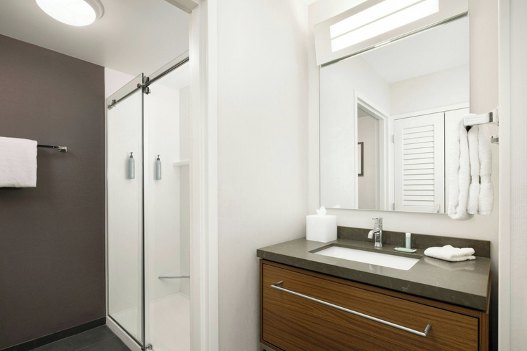 Bathroom, Courtyard by Marriott Concord, Merrimack
