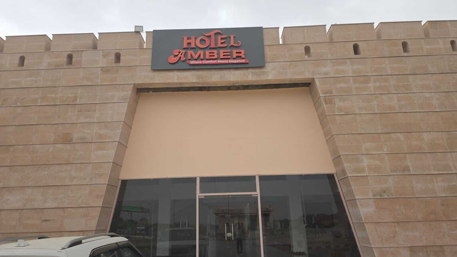 Exterior detail, Hotel Amber, Jaipur