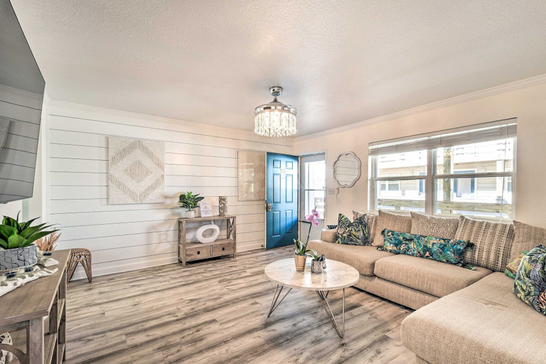 Room 3, Gulf Shores Beach Condo With Pool, Baldwin