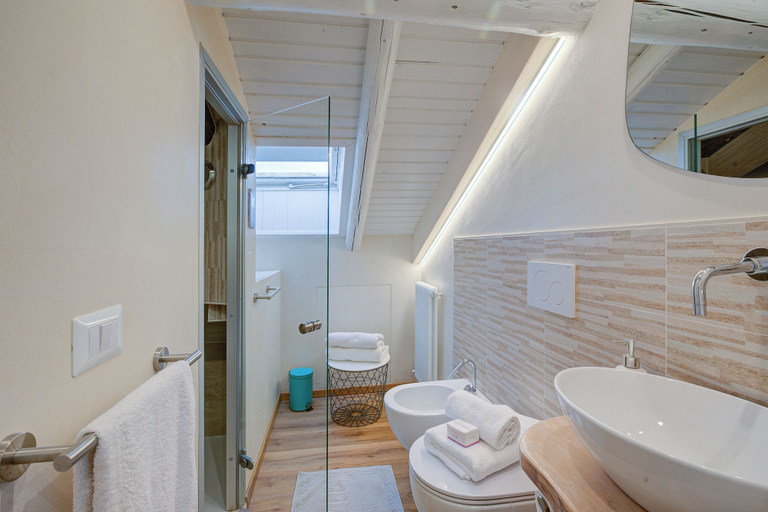Bathroom 4, Caterina View, Sondrio