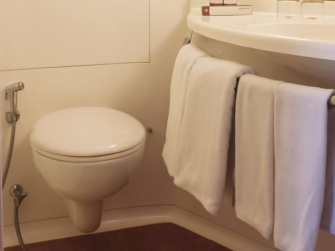 Bathroom 5, ibis Padang, Padang