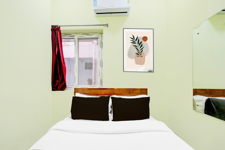 Room 5, Classic Shree Srinivasa Hotel, Ranga Reddy