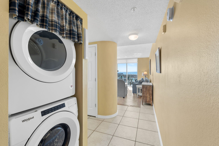 Bathroom 4, Island Princess 208 - Sunglasses Required, Okaloosa