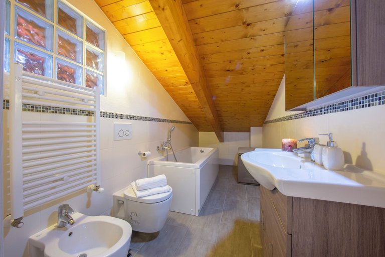 Bathroom, Como Lake Modern apartment Ulivi, Como