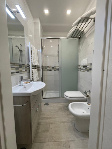 Bathroom, Casa Cavaliere, Napoli