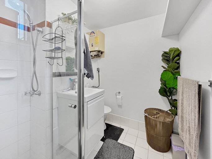 Bathroom 4, Stylish 1-bed Apartment Near Fremantle, Fremantle