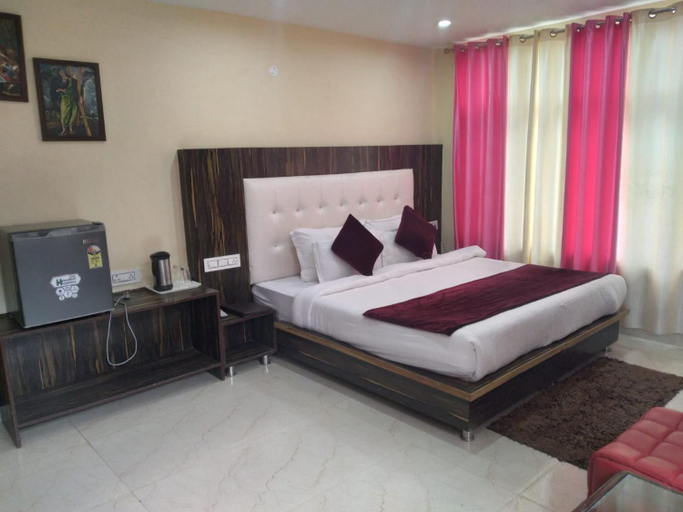 Bedroom 2, Mountain Mount view # triund track 2 km#Free Parking-cricket stadium 8 km-Mcleodganj 2 km, Kangra