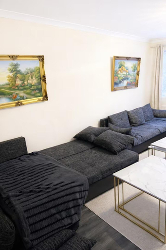 Living area 3, House Sleeps 10 With Parking and Garden, Windsor and Maidenhead