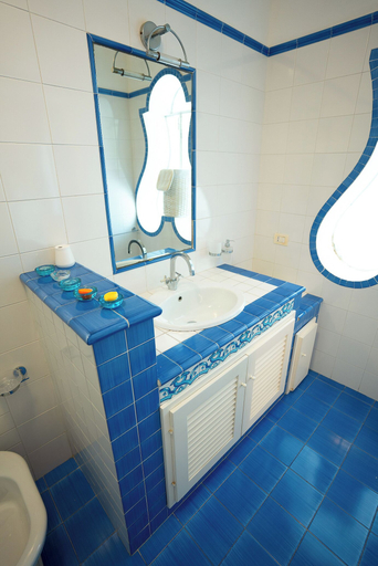 Bathroom 3, Villa Anna, Napoli