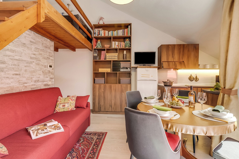 Living area 5, Appartamento Alpine Inspiration for 4 With Balcony, Torino