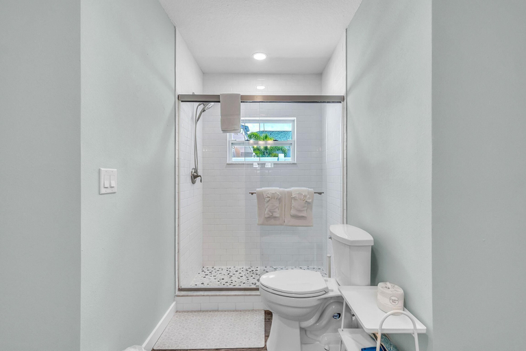 Bathroom 3, Sunsets and Sand Beach Getaway, Pinellas