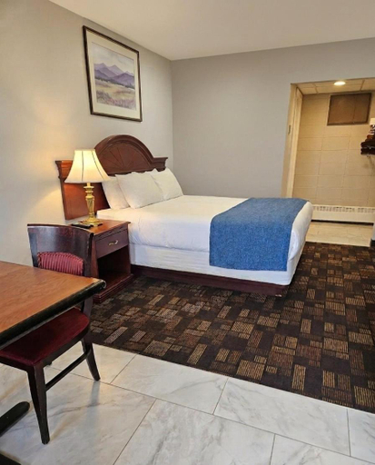 Bedroom 2, Alaskan Motel, Division No. 18