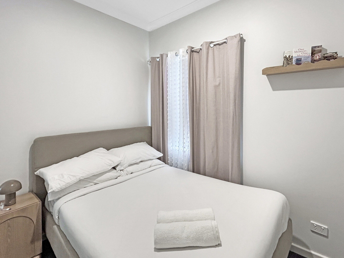 Room 2, Bright 3-bed House With Garage Parking, Perth