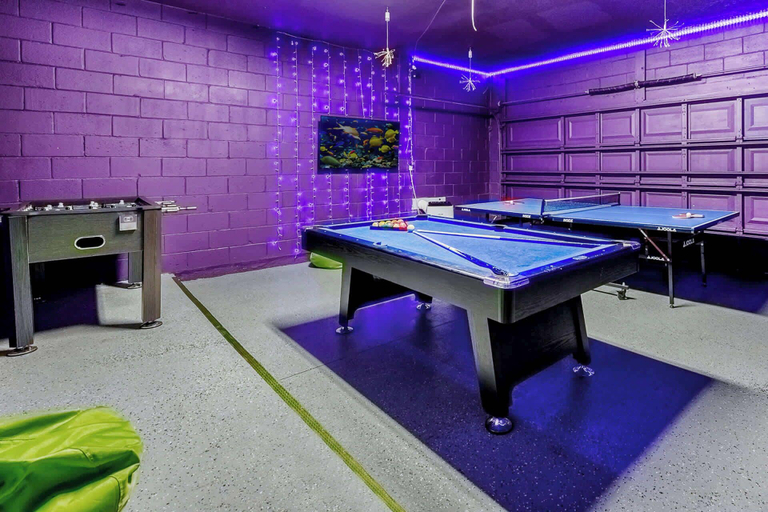 Interior 2, Upstayvibrant Home w Themed Rooms, Pool & Games, Osceola