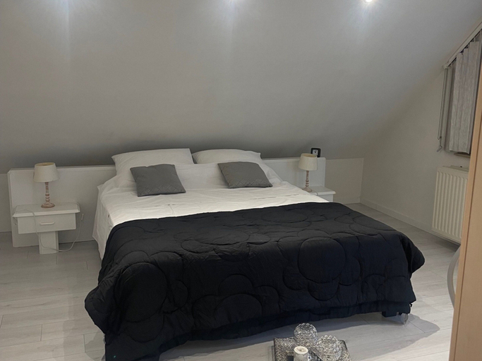 Room 3, Villa Lumina Royale With Swimming Pool, Limburg