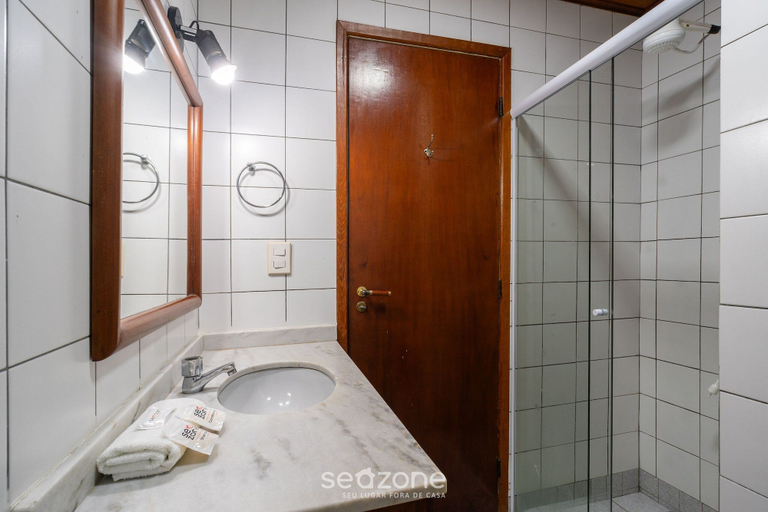 Bathroom, Apartments 150m From the Beach in Ponta das Canas - CND, Florianopolis