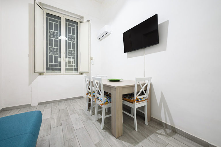 Interior 5, Vico Mastellone 16, Napoli