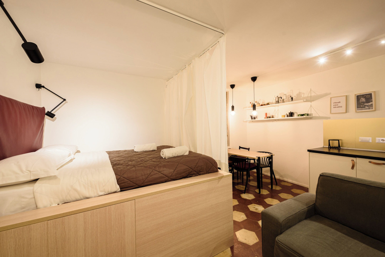 Bedroom 2, Vico Santa Luciella 20, Napoli