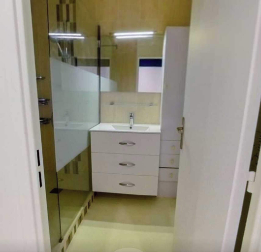 Bathroom 2, Private Room in Shared Apartment - Villeurbanne, Rhône