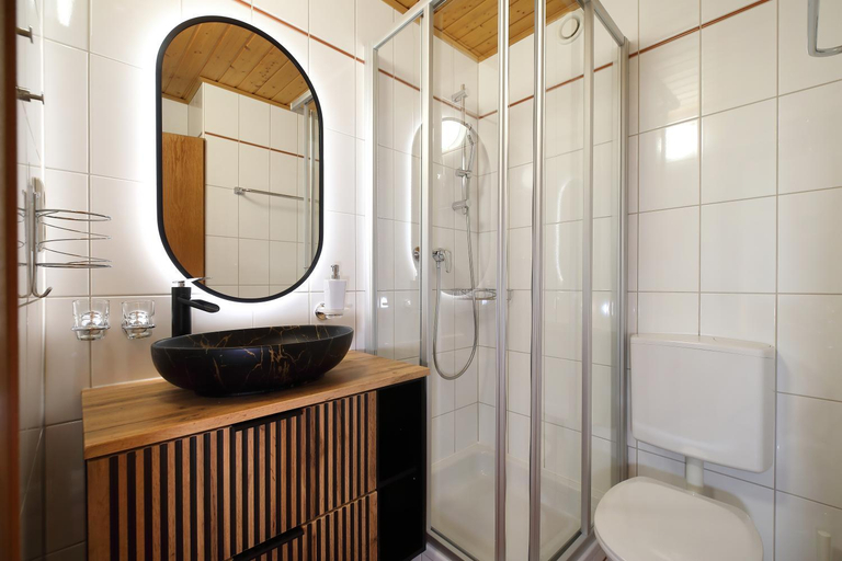 Bathroom 3, Aparthotel Bergkristall, Bludenz
