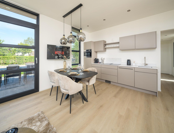 Dining, Detached 2-guest Home Near Beach
