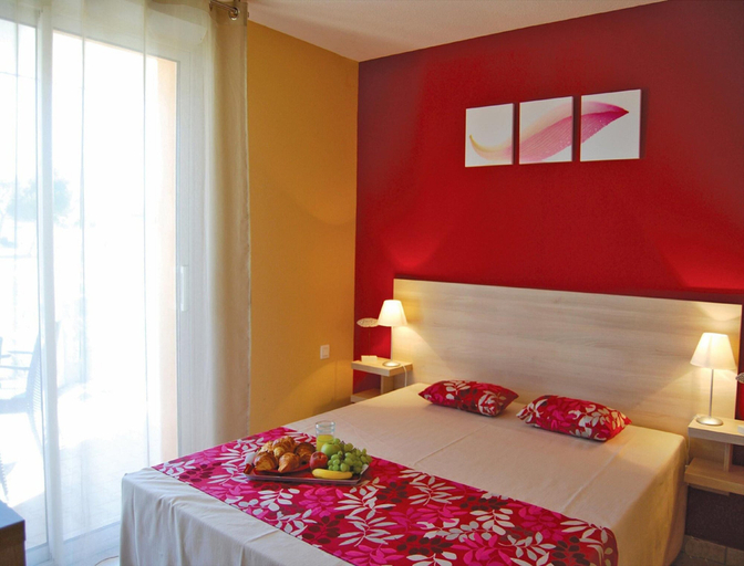 Room 5, Holiday Home in Torreilles With Shared Pool, Pyrénées-Orientales