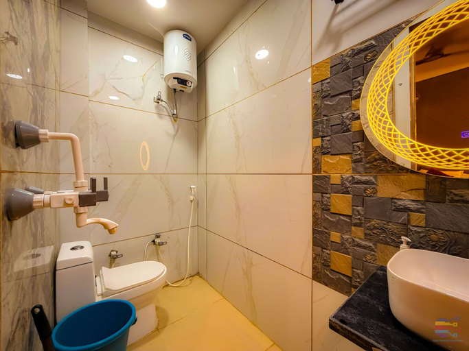 Bathroom 3, Guruvayur Dham, Mathura