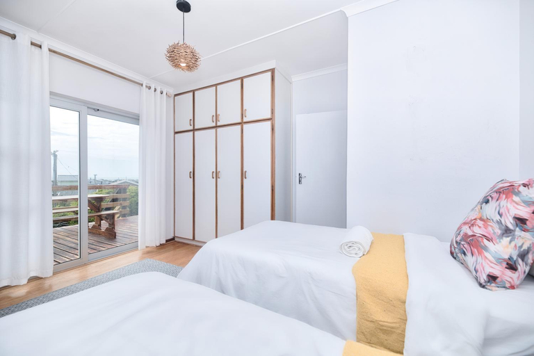 Bedroom, Land's Edge Eco Friendly Cottages and Apartments, Overberg