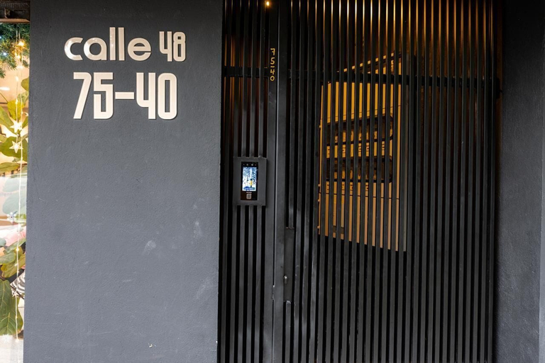 Exterior detail, CINQUE 75-40, Medellín