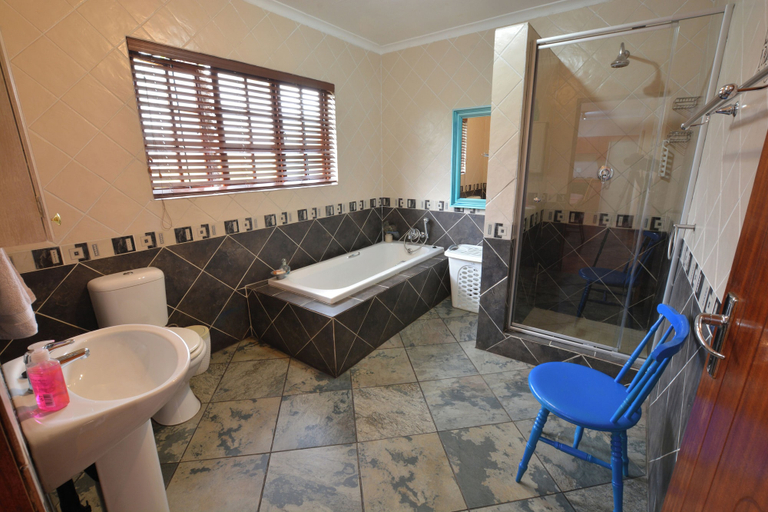 Bathroom 5, Kairos Home Guesthouse Middelburg, Nkangala