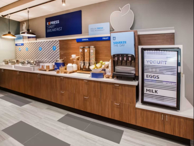 Food & Drinks 5, Holiday Inn Express & Suites Morehead by IHG, Rowan