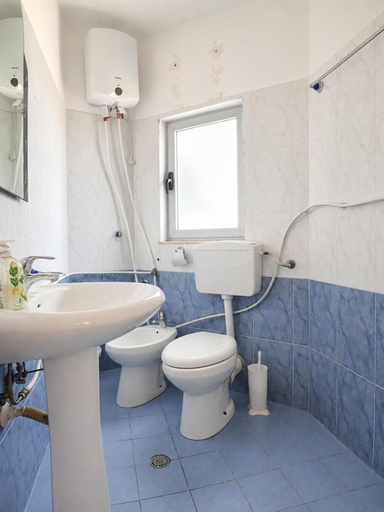 Bathroom 3, Hotel Garden Albania, Kavajës