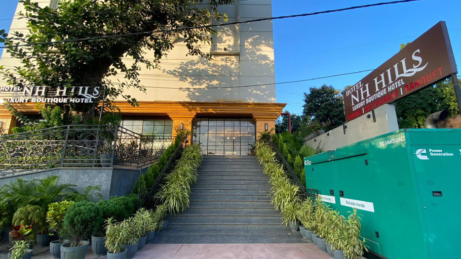 Exterior & Views