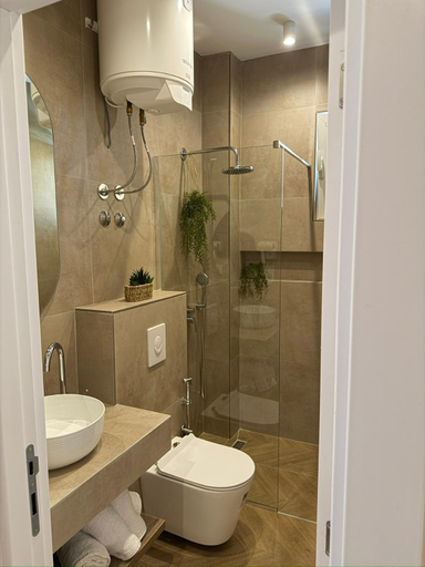 Bathroom 2, MD APARTMENTS