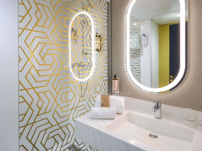 Bathroom 4, Mercure Honfleur, Calvados